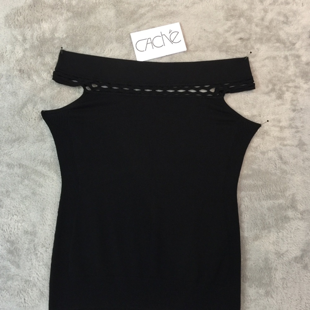 Exquisite Cache Cut Out Off Shoulder Top - Picture 3 of 6